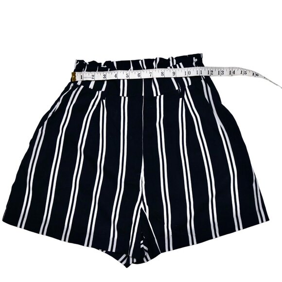 H&M Women's Black and White Striped Shorts with Pockets, size US 2 - Picture 6 of 9